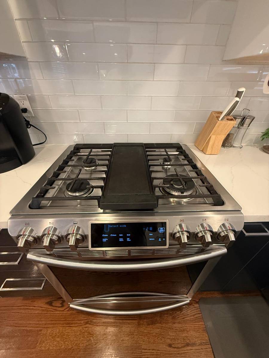 Clean stovetop after BelaClean service